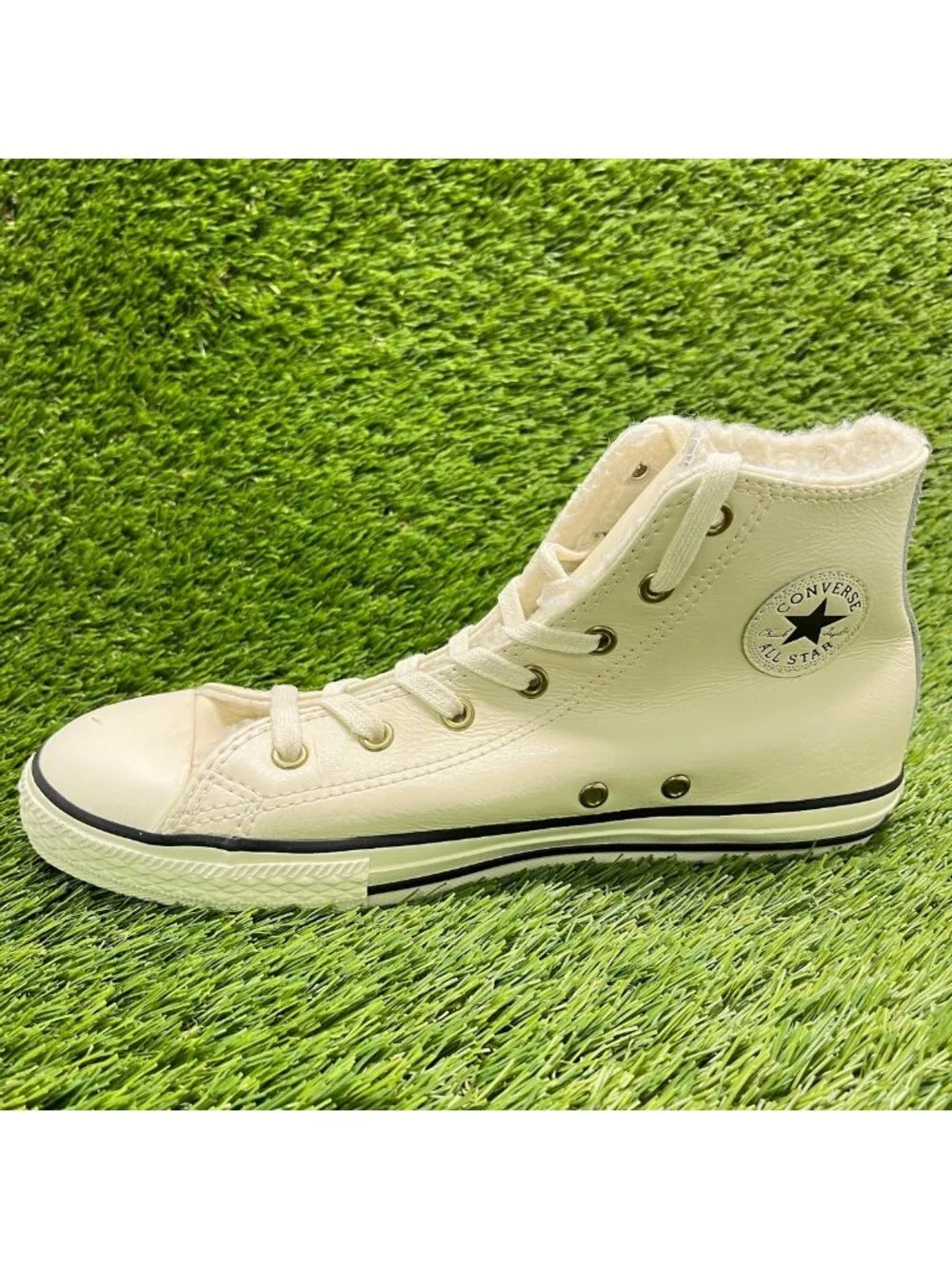 Converse Chuck Taylor All Star Winter Boys Size 6Y Ivory Athletic Shoes Sneakers